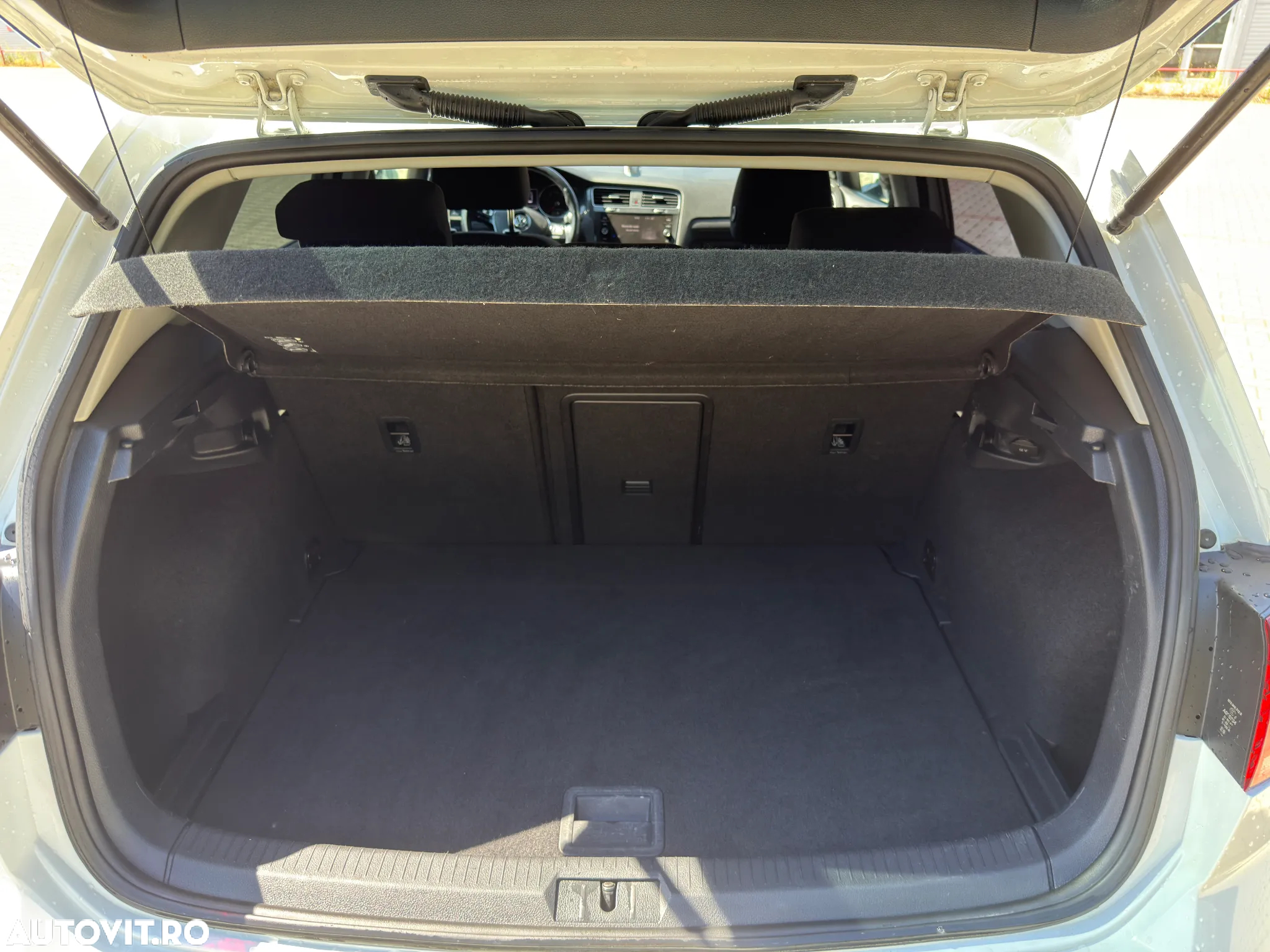 Volkswagen Golf 1.6 TDI Highline - 14