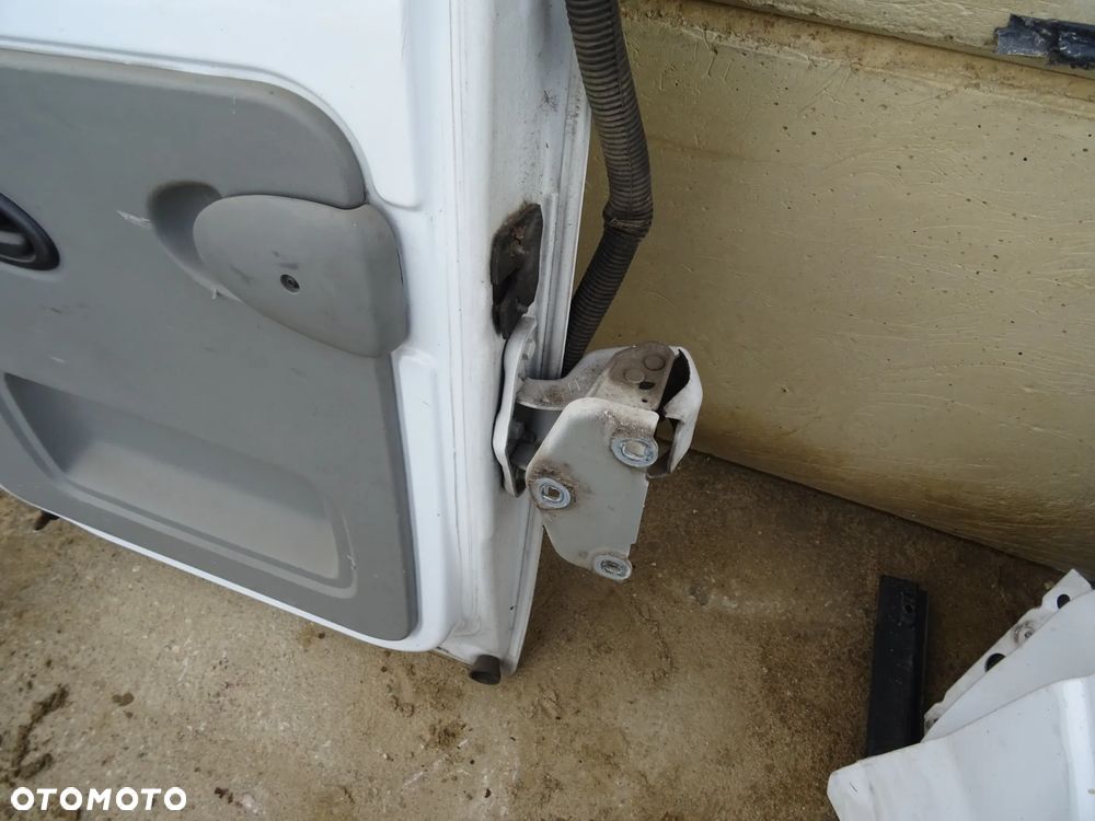 Drzwi lewy tył skrzydło Renault Trafic II szyba - 7