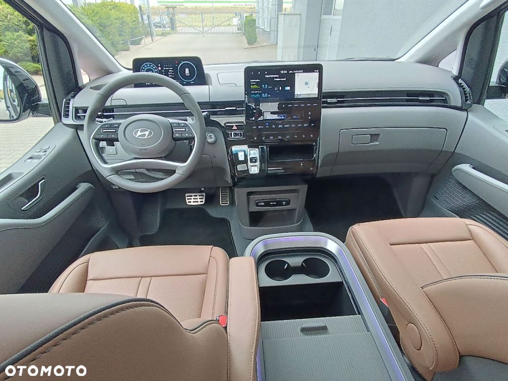 Hyundai Staria 1.6 T-GDI HEV Luxury - 37