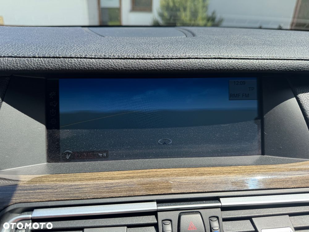 BMW Seria 7 750Li - 26