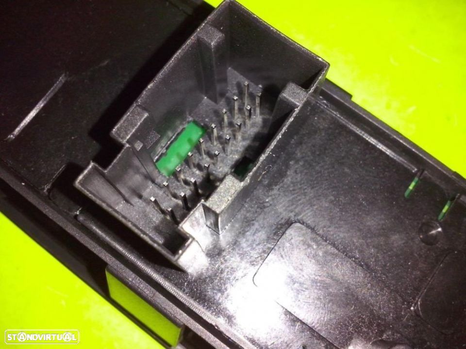 Botões de comando / Interruptor dos vidros Peugeot 207 de 5 portas ( Novo) - 2