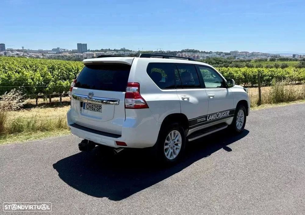 Toyota Land Cruiser 2.8 D-4D Auto Executive - 5