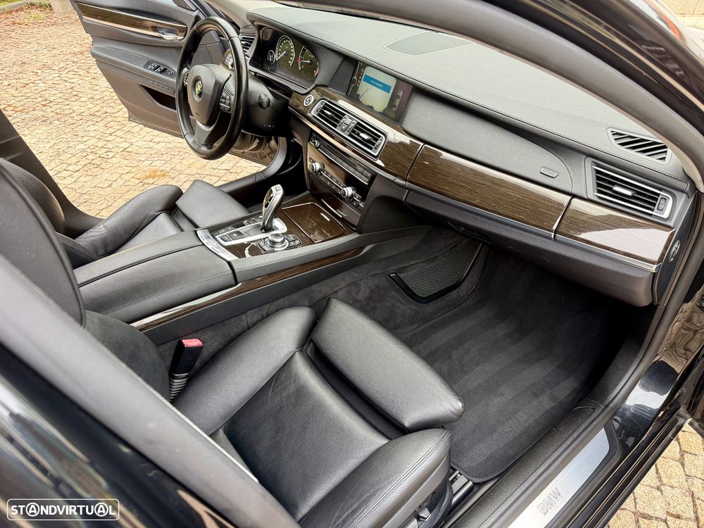 BMW 740 d Pack M - 28