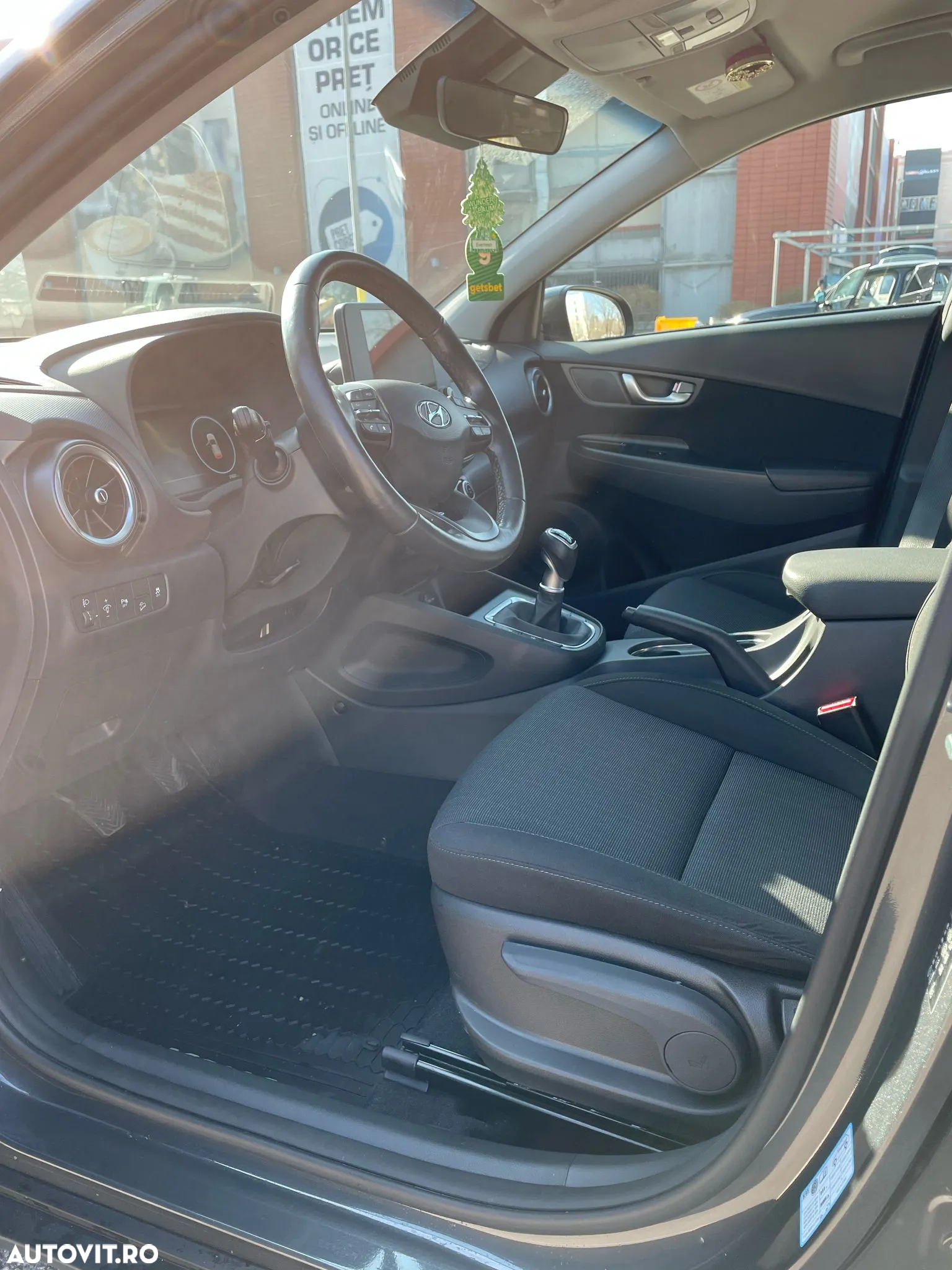 Hyundai KONA - 21