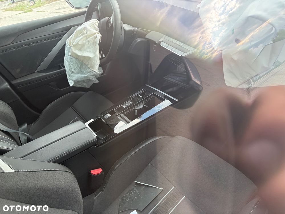 Opel Astra 1.2 Turbo Automatik GS - 9