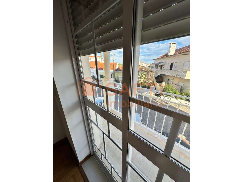Excelente oportunidade - Apartamento T2 com garagem e ótima localiz... - Grande imagem: 2/11