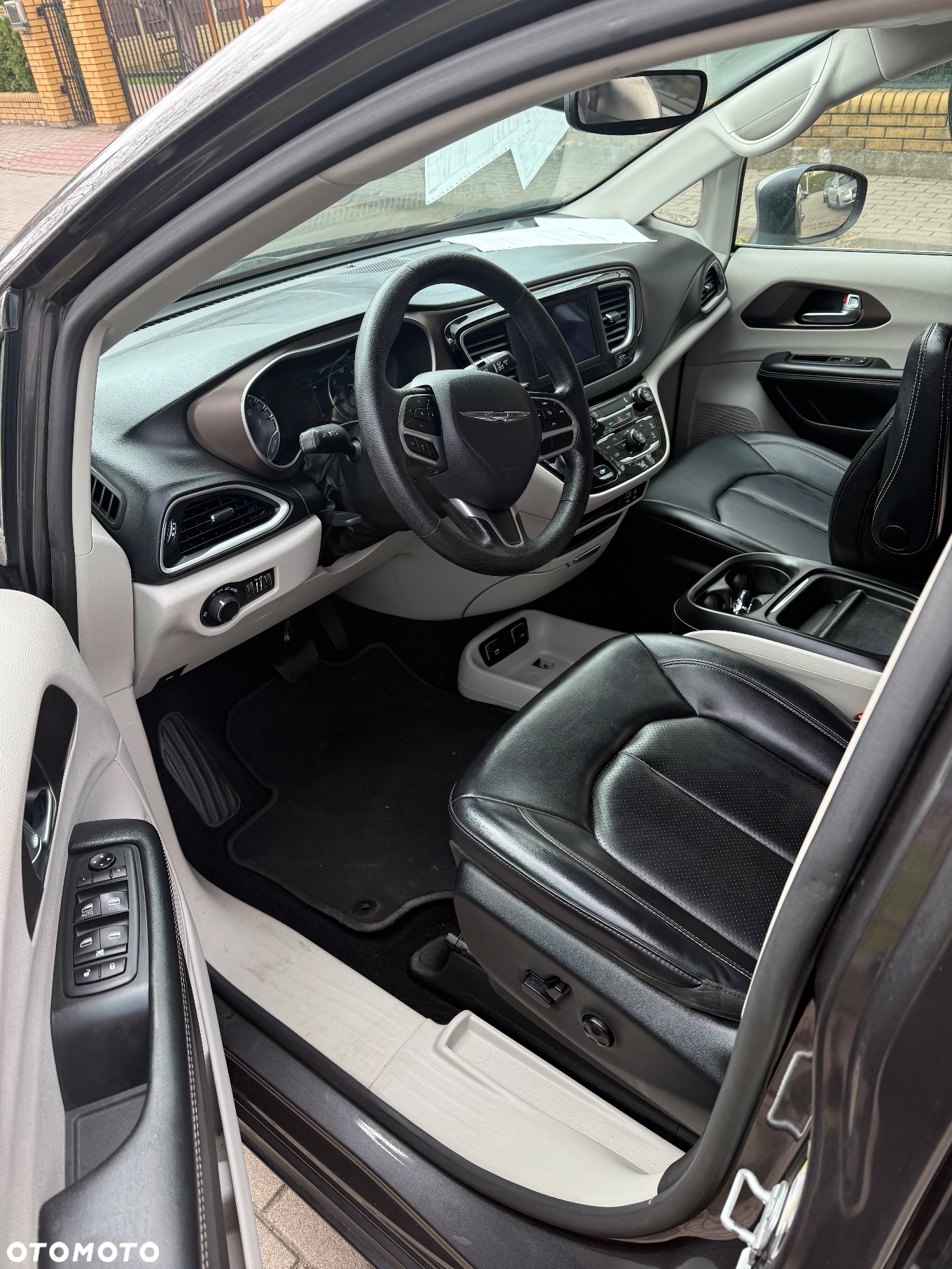 Chrysler Pacifica - 10