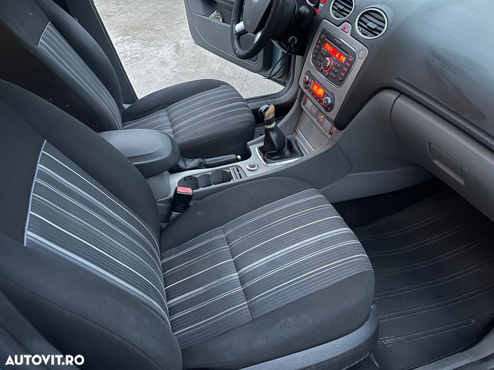 Ford Focus Turnier 1.6 TDCi DPF SYNC Edition - 20