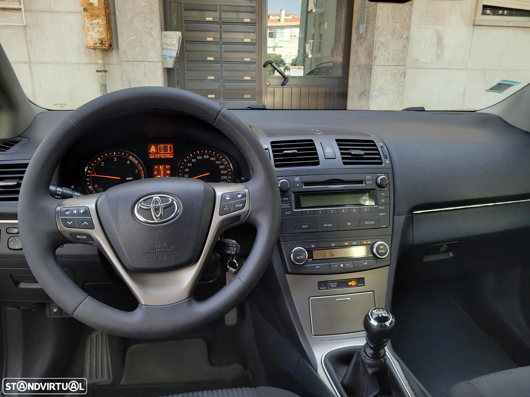 Toyota Avensis SW 2.0 D-4D - 31