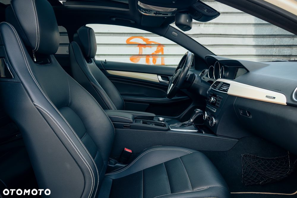 Mercedes-Benz Klasa C 250 CGI BlueEff - 37