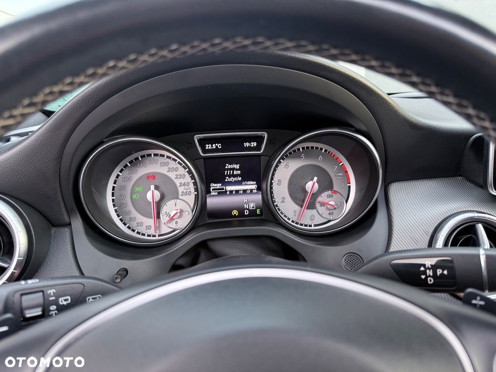 Mercedes-Benz CLA 200 7G-DCT - 17