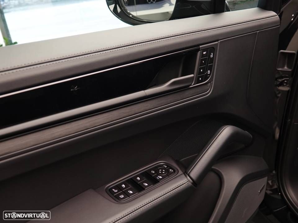 Porsche Cayenne E-Hybrid Black Edition - 18