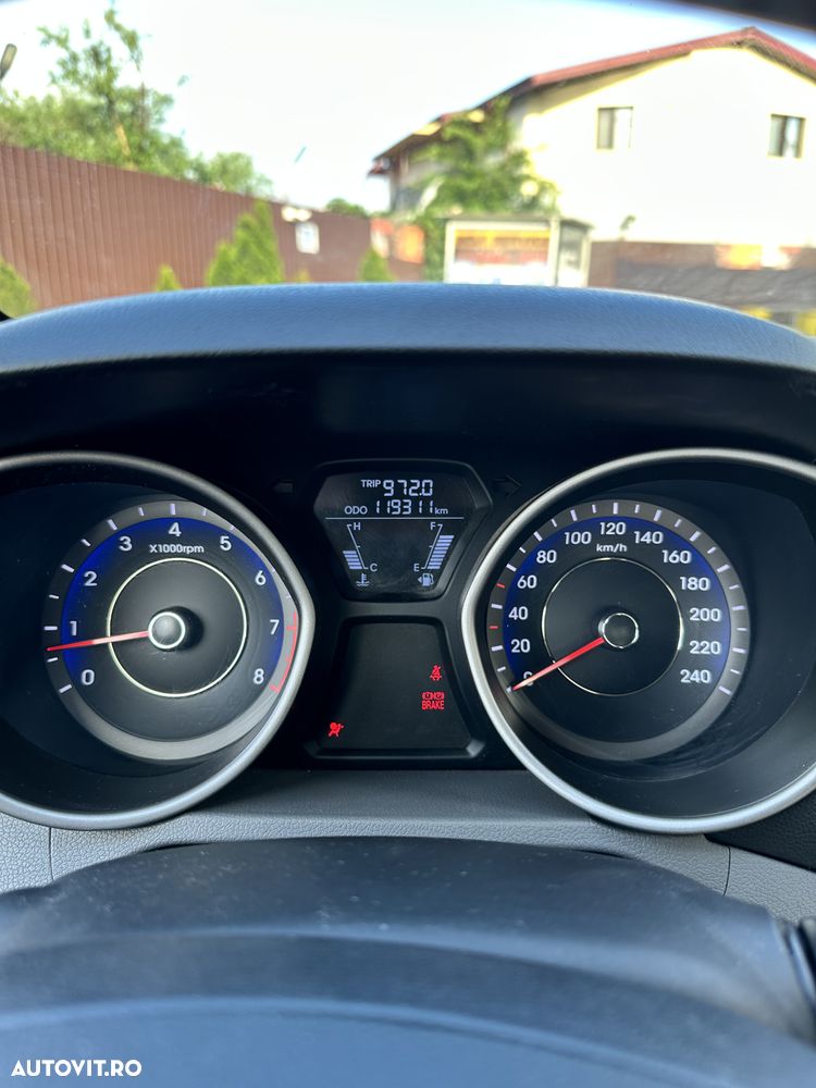 Hyundai Elantra 1.6 MPi - 2