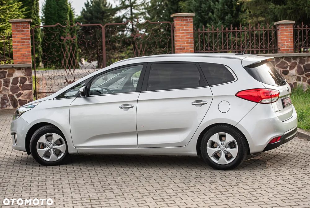 Kia Carens - 10