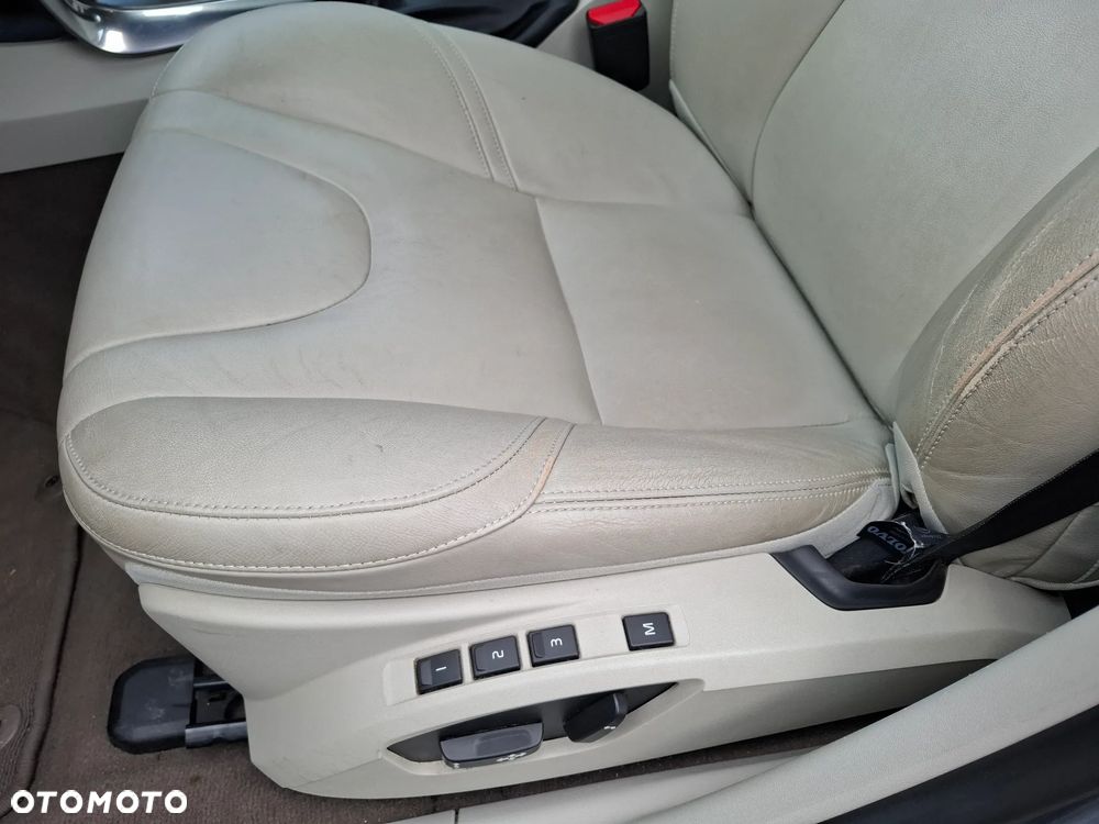 Volvo V40 D4 Geartronic You - 24