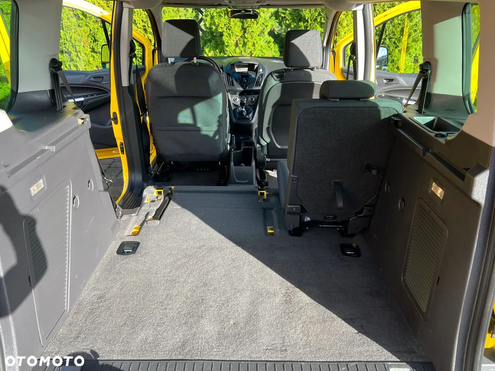 Ford Tourneo Connect - 24