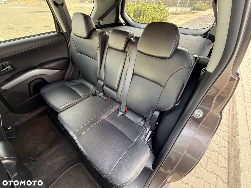 Mitsubishi Outlander 2.2 DI-D 4WD TC-SST Instyle - 22