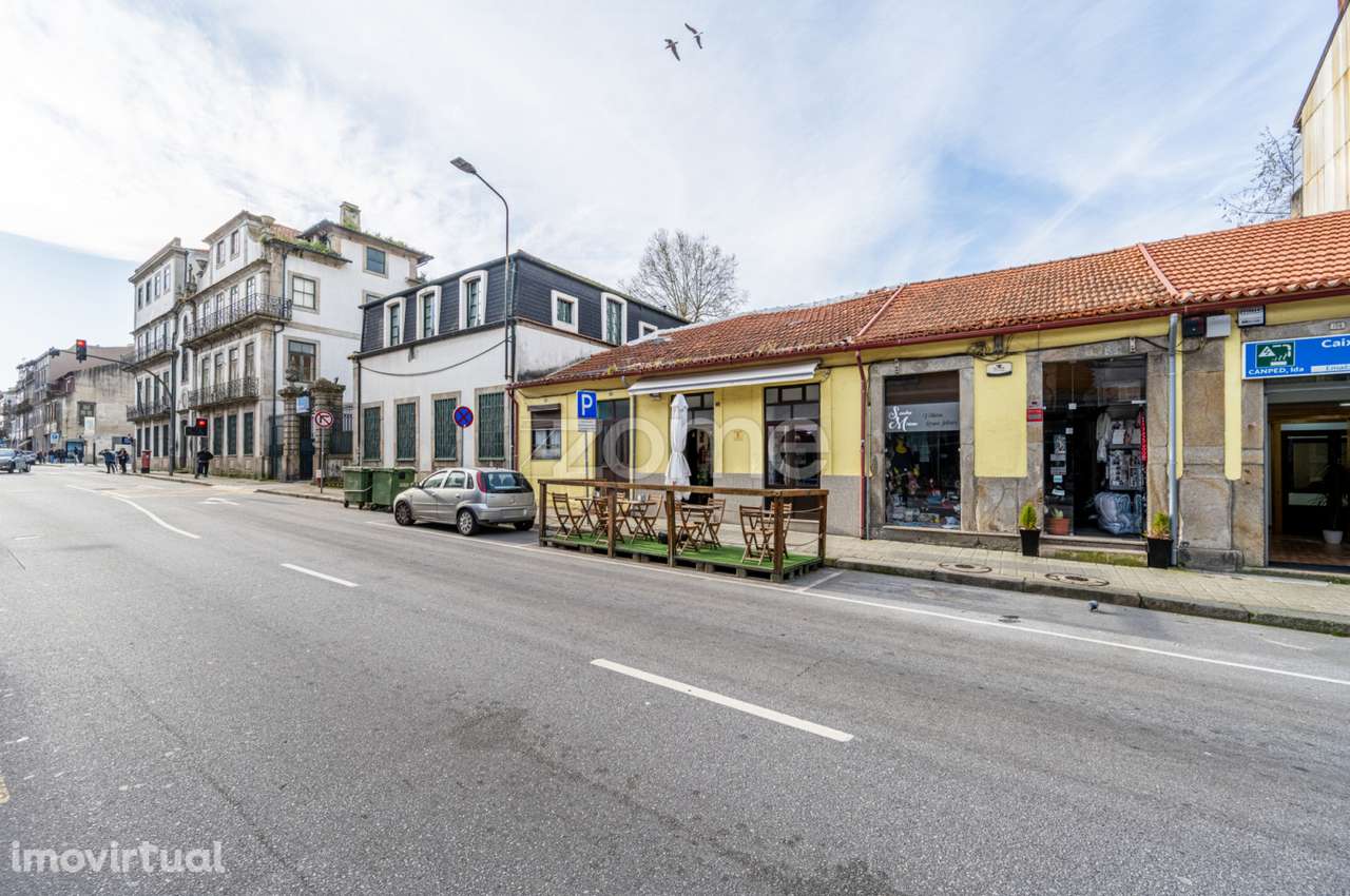 Trespasse de restaurante na Rua do Heroísmo - Porto - Grande imagem: 2/17