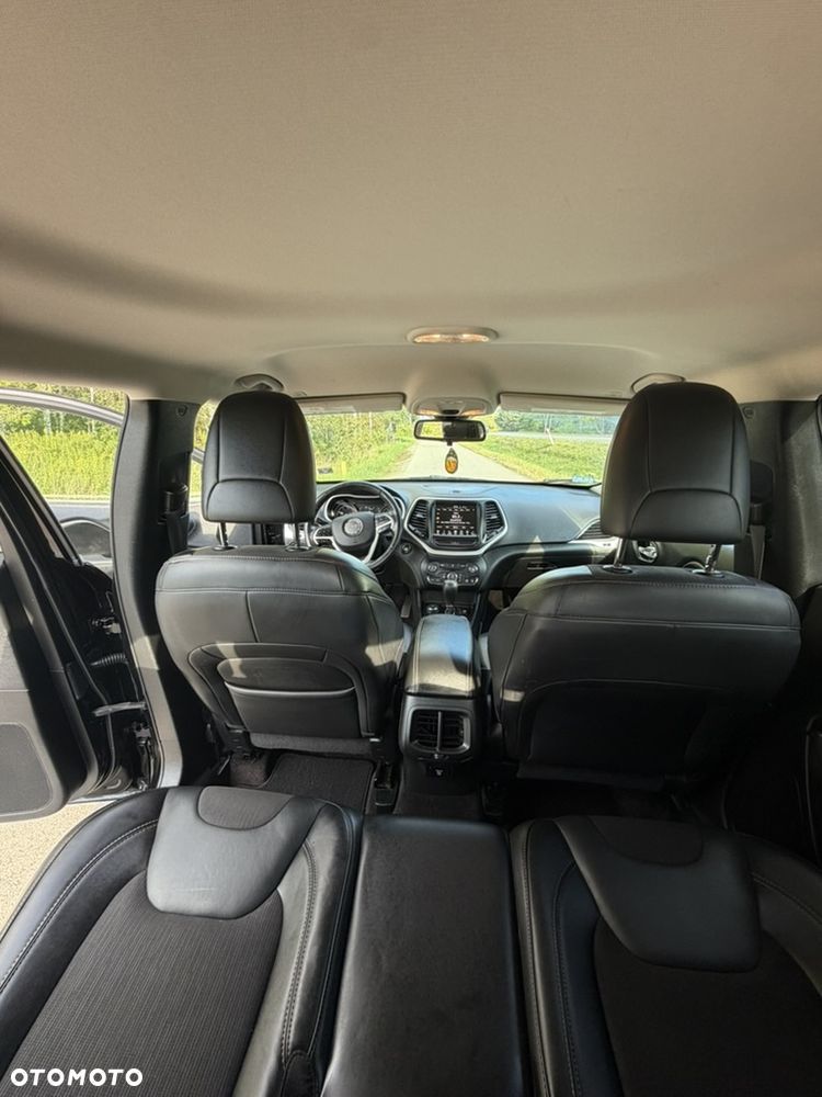 Jeep Cherokee - 23