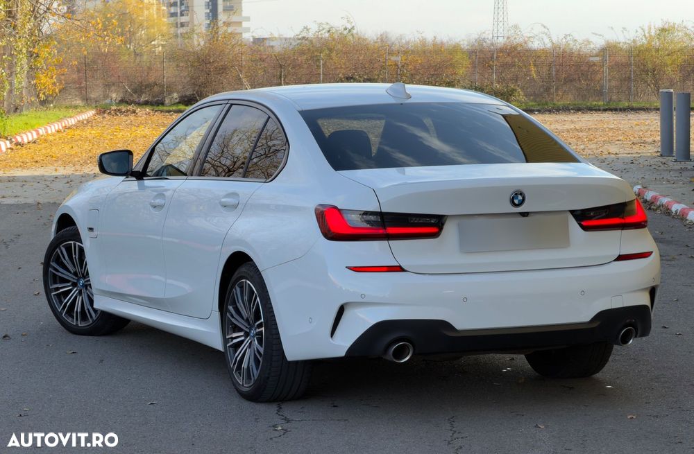 BMW Seria 3 330e Aut. M Sport - 28