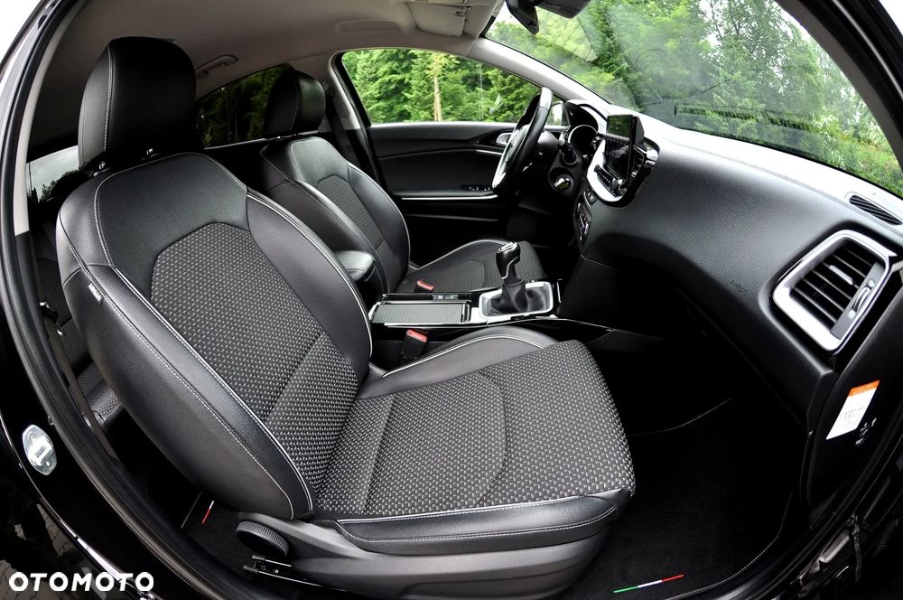 Kia XCeed 1.6 CRDi PLATINUM EDITION - 19