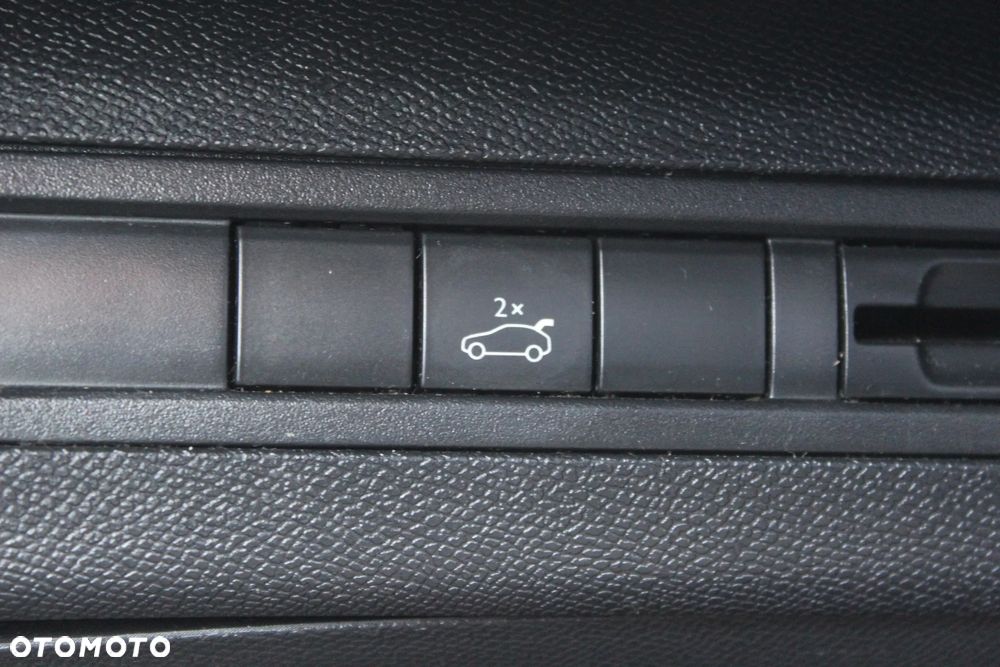 Peugeot 5008 1.6 BlueHDI Allure S&S EAT6 - 23
