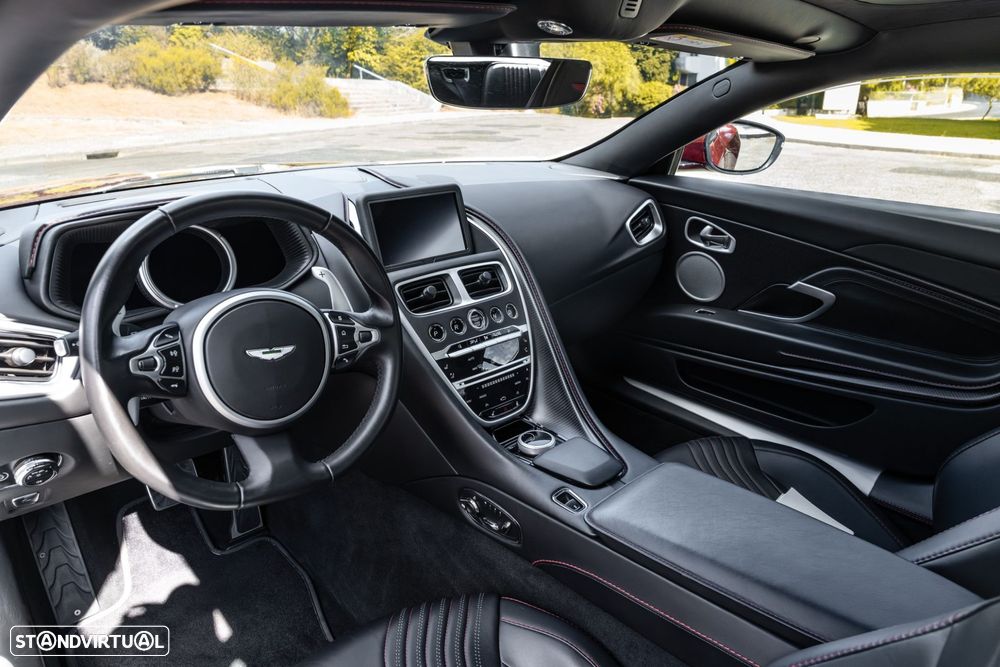 Aston Martin DB11 Coupé V12 AMR - 17