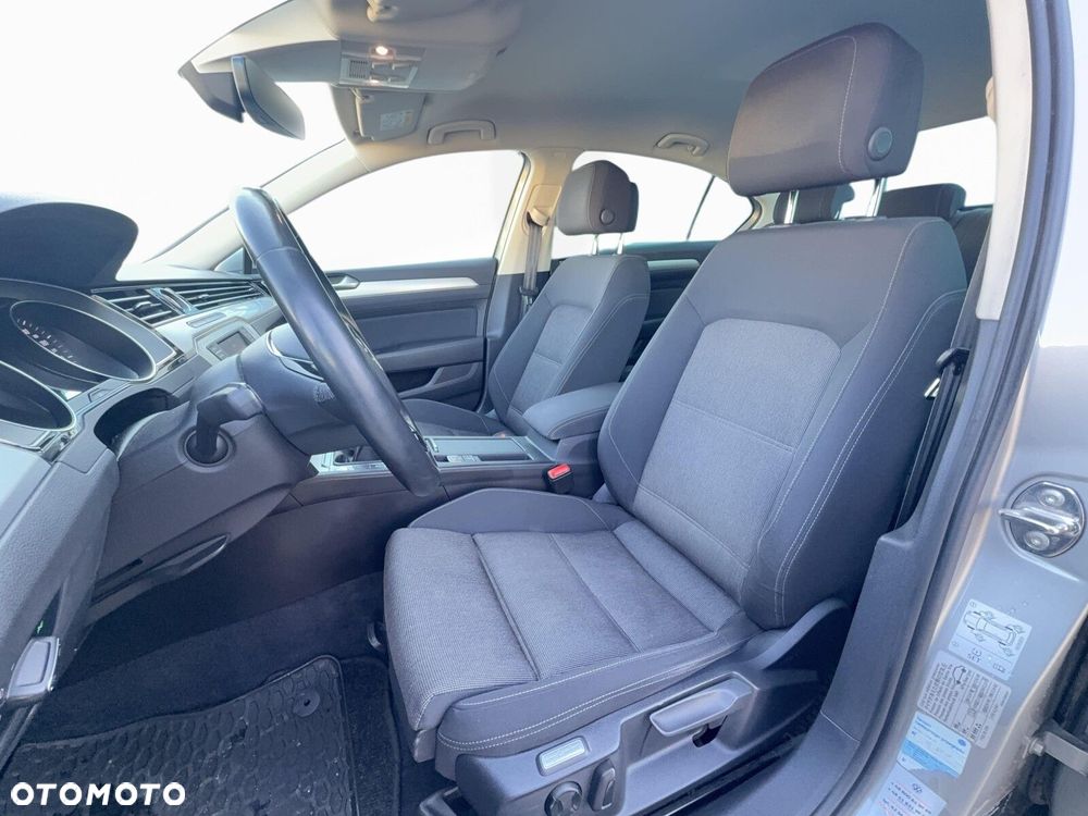 Volkswagen Passat - 25