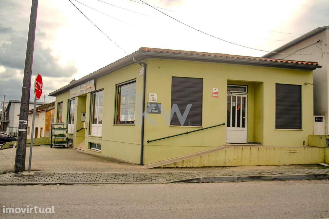 Espaço comercial | Regueira de Pontes | Estrada Nacional 109 - Grande imagem: 2/23