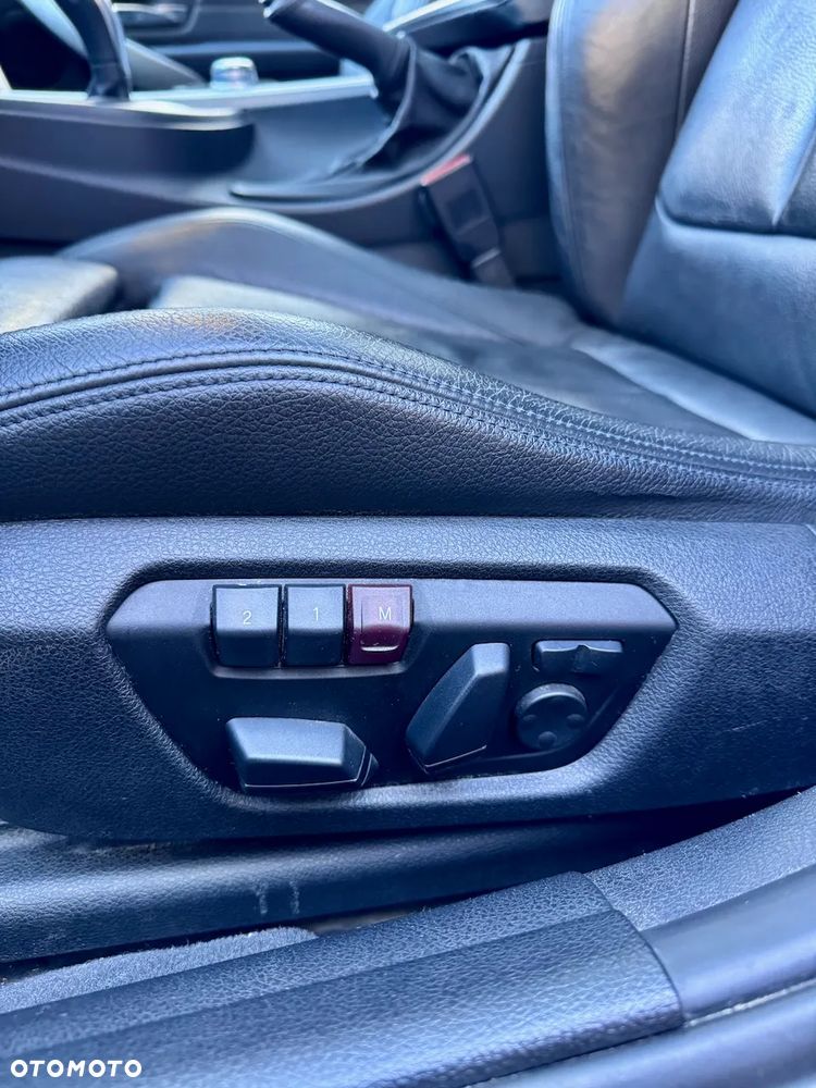 BMW Seria 3 330d M Sport - 11