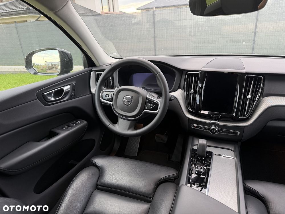Volvo XC 60 B4 B Plus Dark - 8