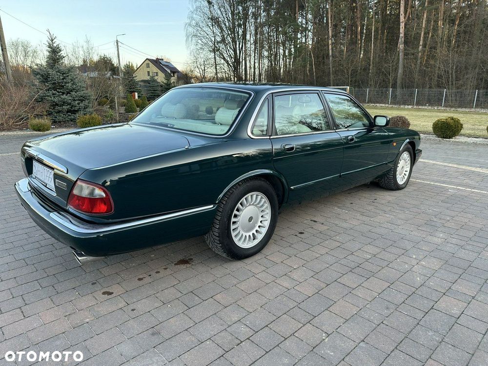Jaguar XJ - 10
