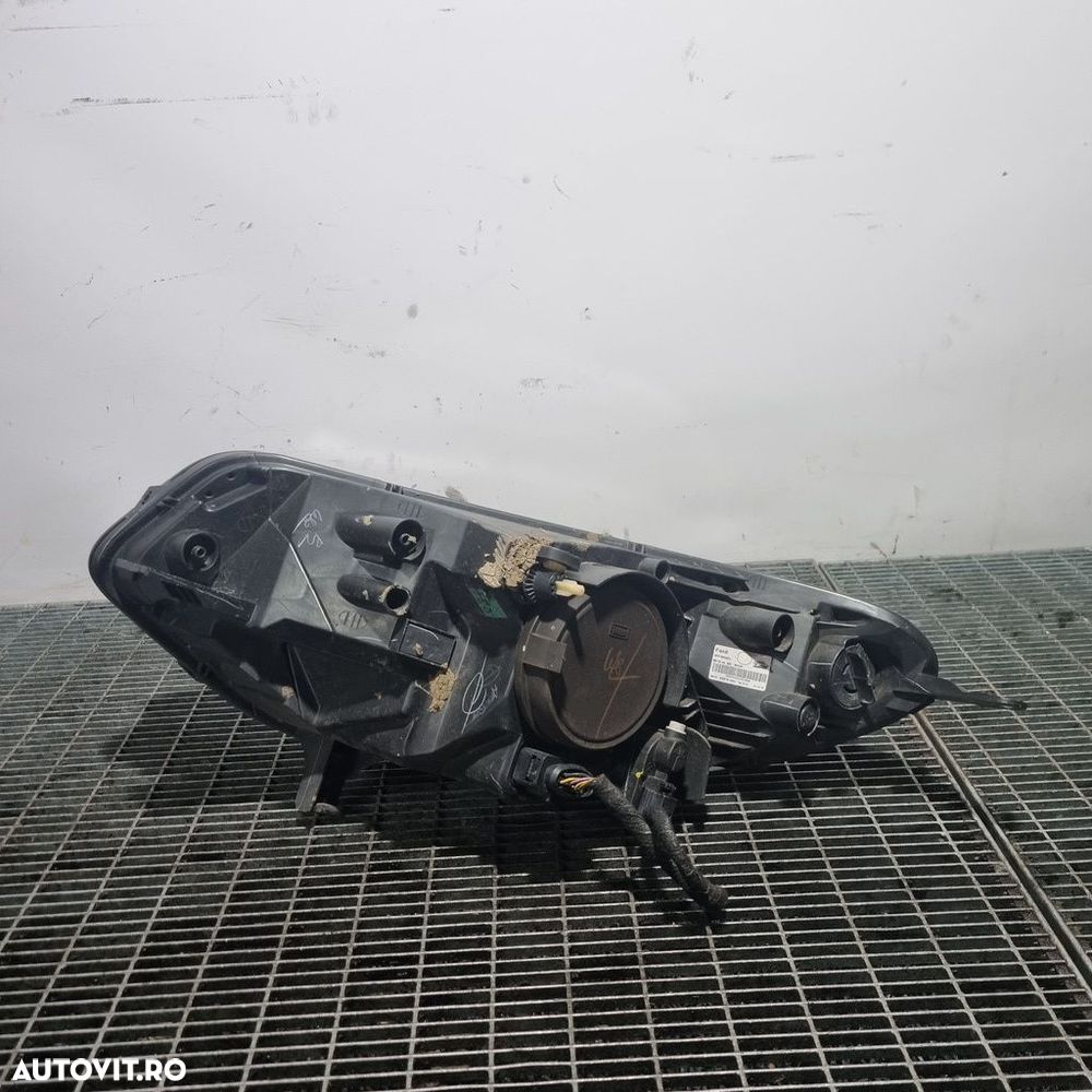 Far Dreapta Ford EcoSport II 2013 - 2017 SUV 4 Usi (1389) Fara xenon - 3