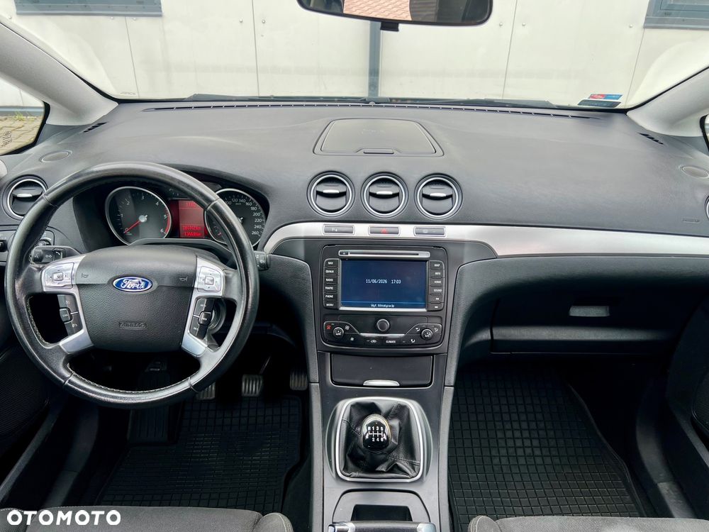 Ford S-Max - 17