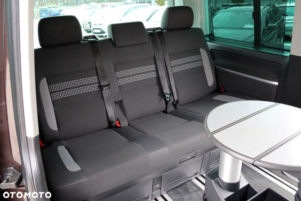 Volkswagen Multivan - 31