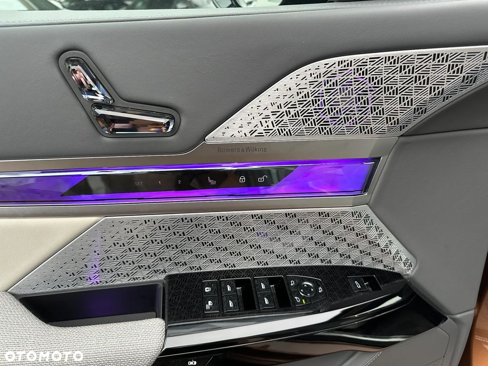BMW i7 105.7kWh M70 xDrive - 12