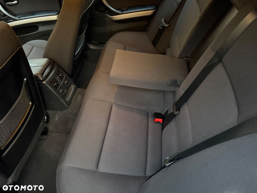 BMW Seria 3 318i Touring - 8