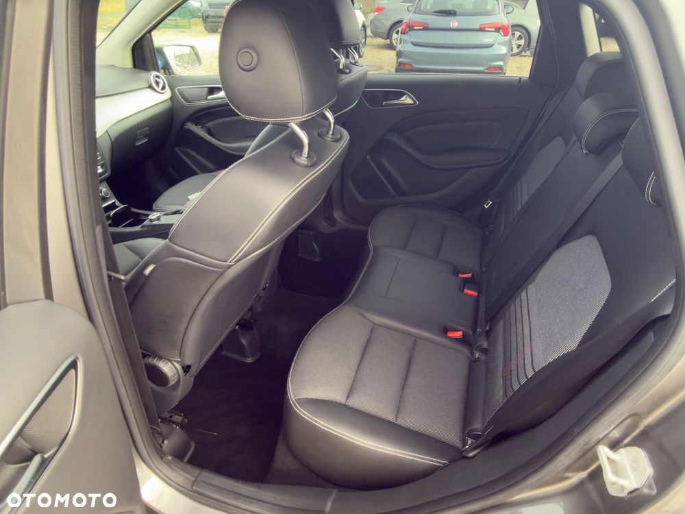 Mercedes-Benz Klasa B 220 4-Matic AMG Line - 14