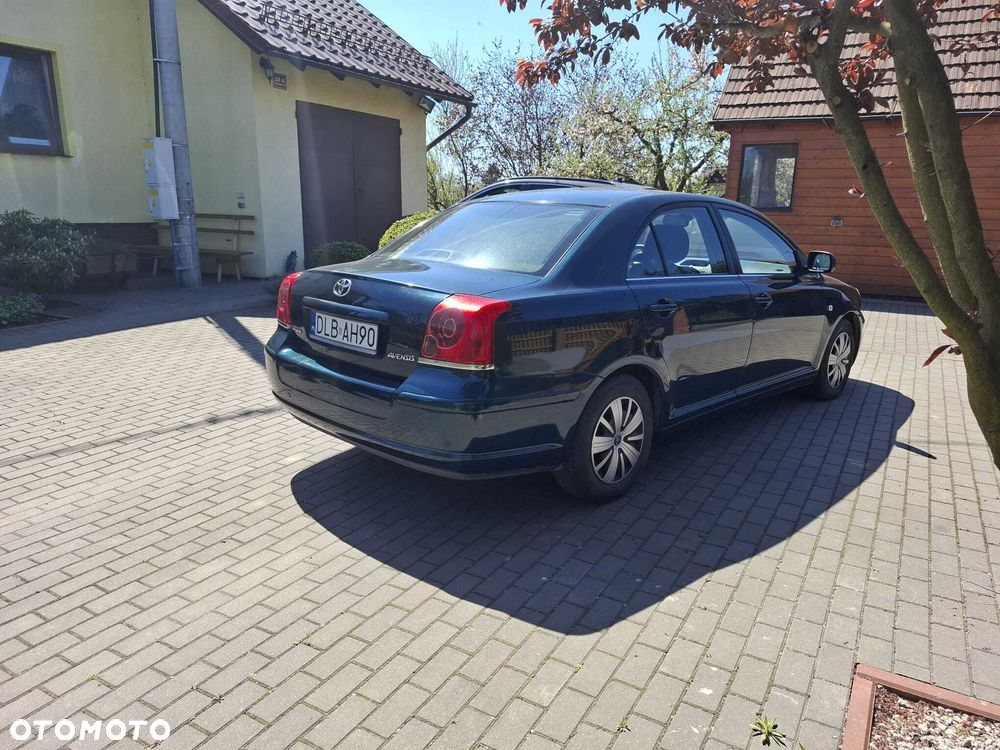 Toyota Avensis - 2