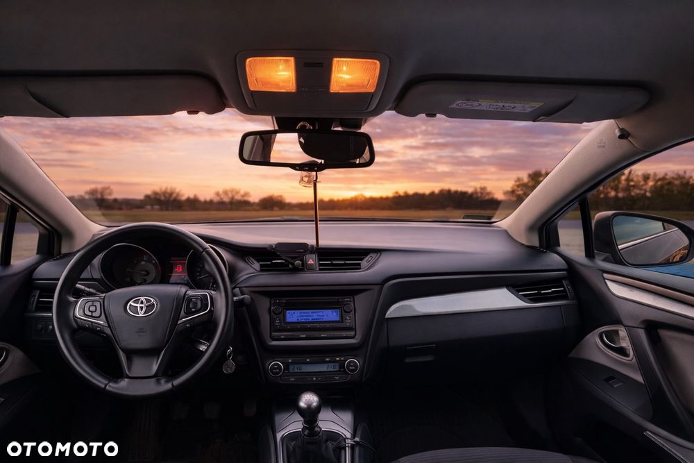 Toyota Avensis - 2