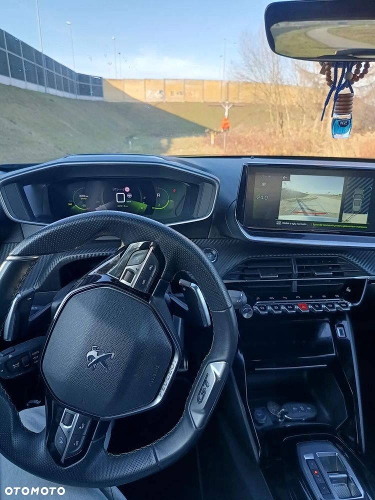 Peugeot 2008 PureTech 130 EAT8 GT Pack - 21