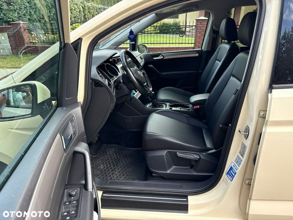 Volkswagen Touran - 14