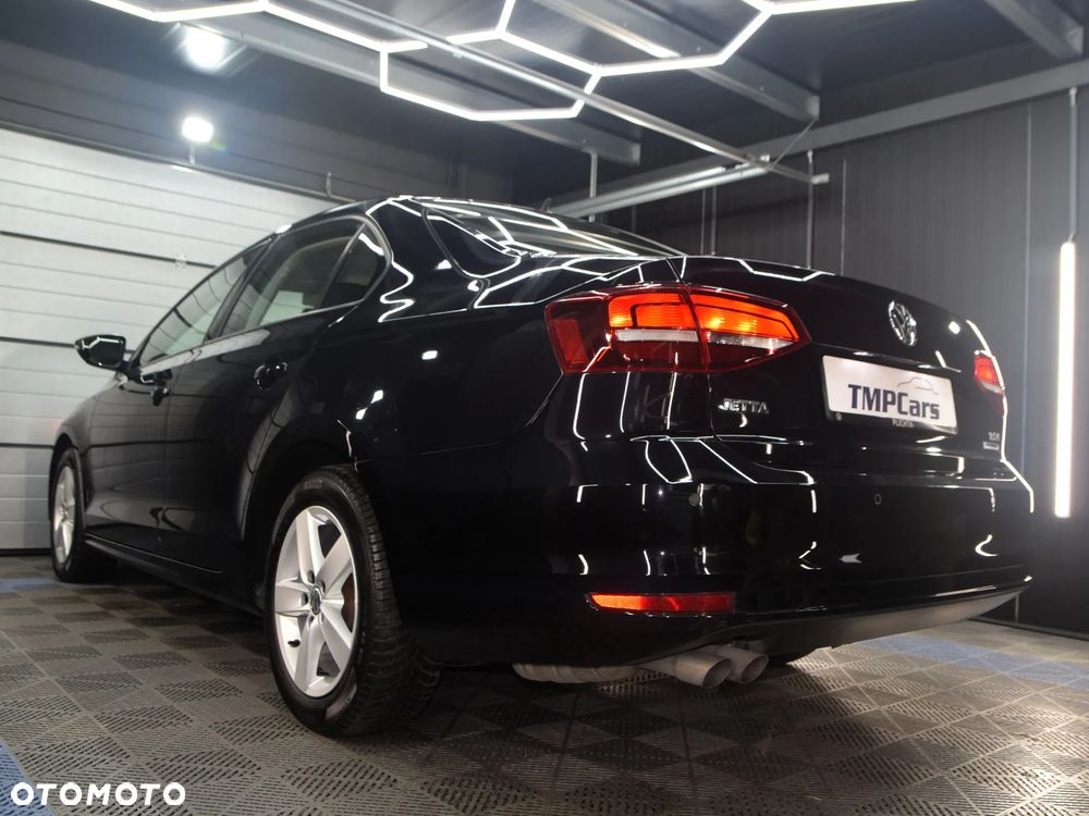 Volkswagen Jetta - 2