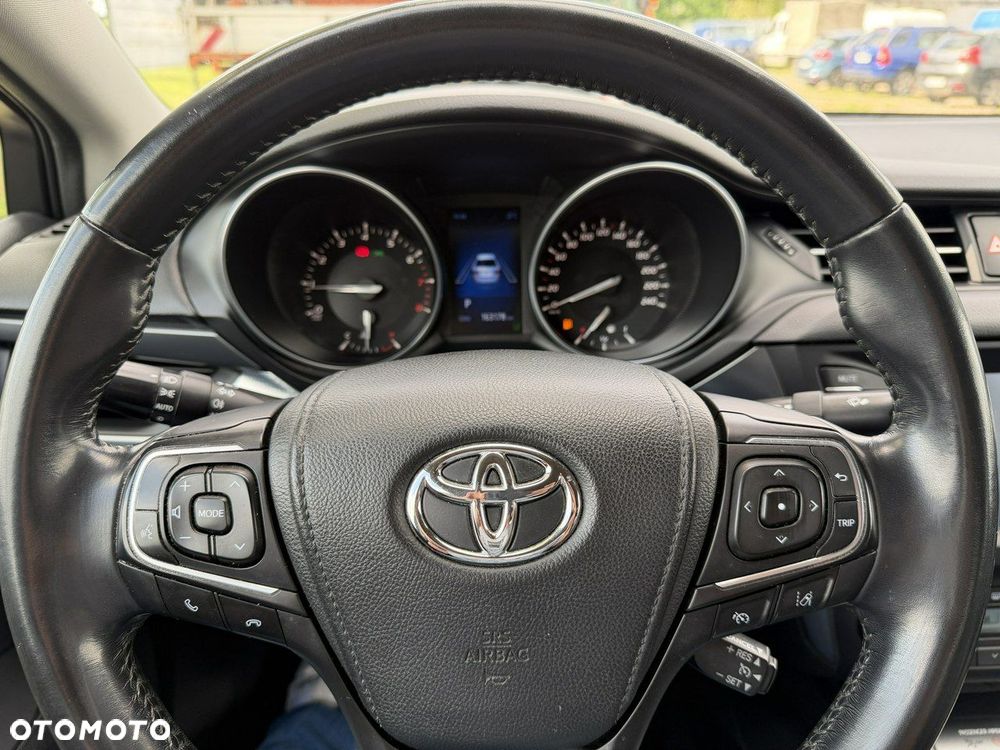 Toyota Avensis - 10