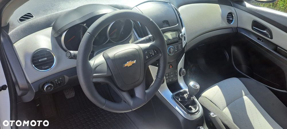 Chevrolet Cruze Station Wagon 1.6 LS+ - 18