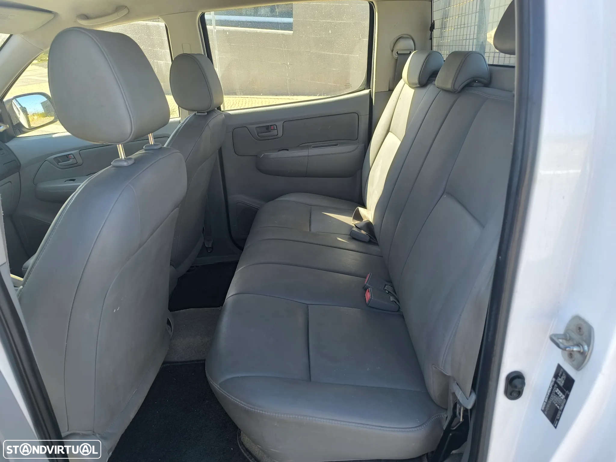 Toyota Hilux 2.5 D-4D 2WD CD AC - 11