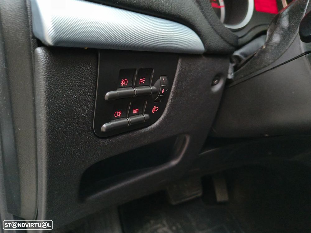 Alfa Romeo 159 1.9 JTDM 16V Q-Tronic TI - 21