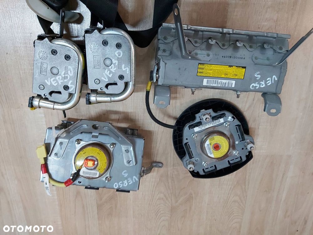 Toyota VERSO S poduszka kierowcy deska pas przód - 4