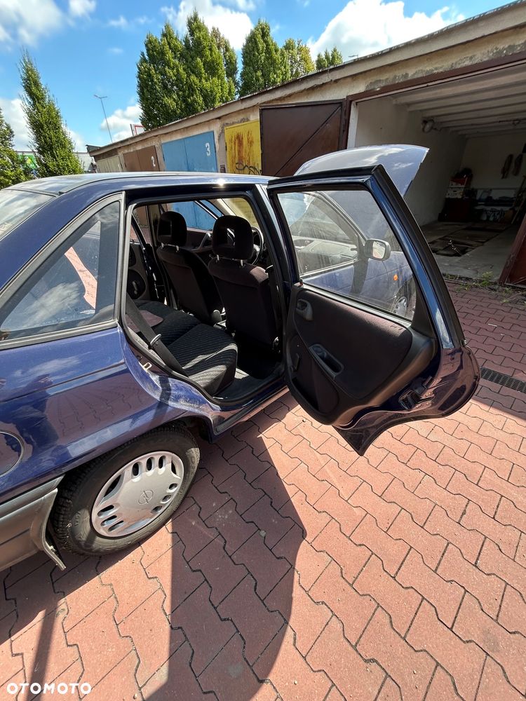 Opel Astra 1.4 GL - 12