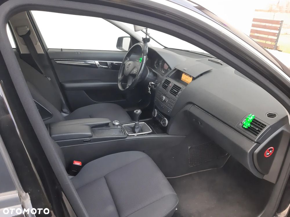 Mercedes-Benz Klasa C 180 CGI BlueEFFICIENCY - 18